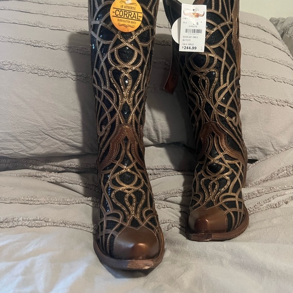Woman’s size 9.5 corral boots. Never worn paid $244 asking 170 - Picture 2 of 3